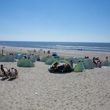 Hébergement de vacances House In Near Dunes And *