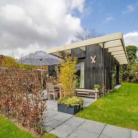 Hébergement de vacances House In Near Dunes And