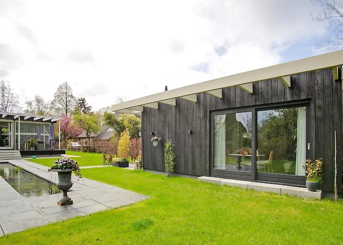 House In Near Dunes And * Σχόορλ