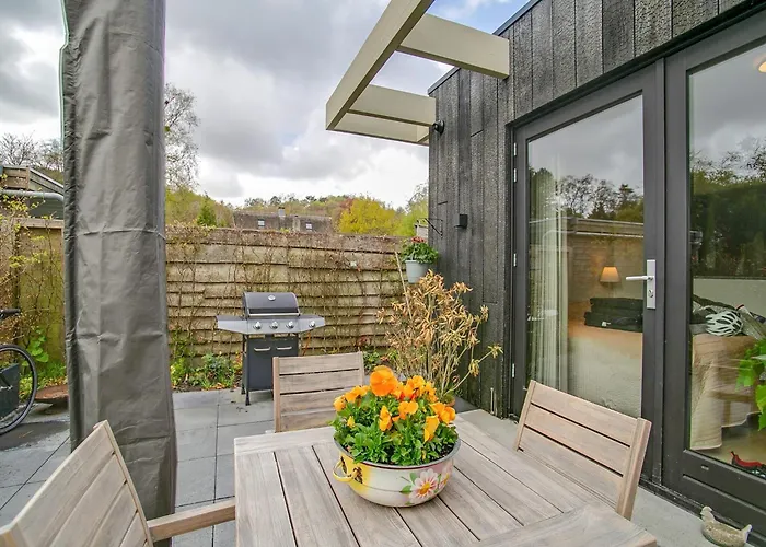 House In Near Dunes And * Σχόορλ